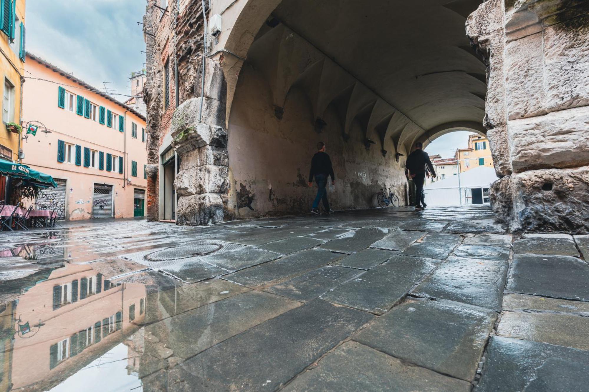 Apartment Anfiteatro Lucca Bagian luar foto