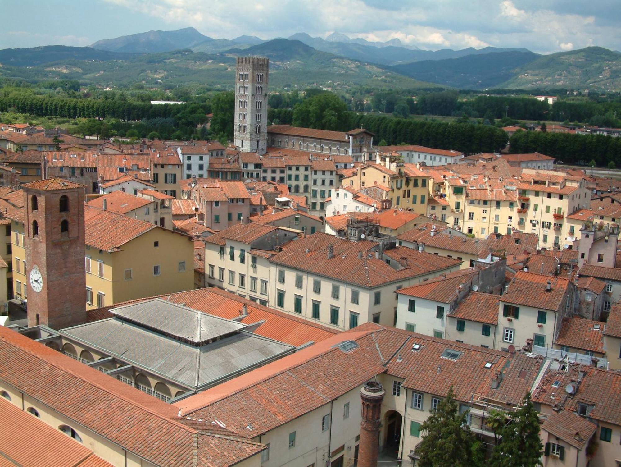 Apartment Anfiteatro Lucca Bagian luar foto