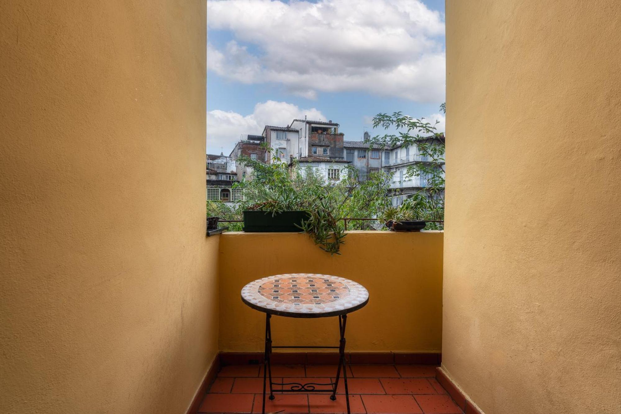Apartment Anfiteatro Lucca Bagian luar foto