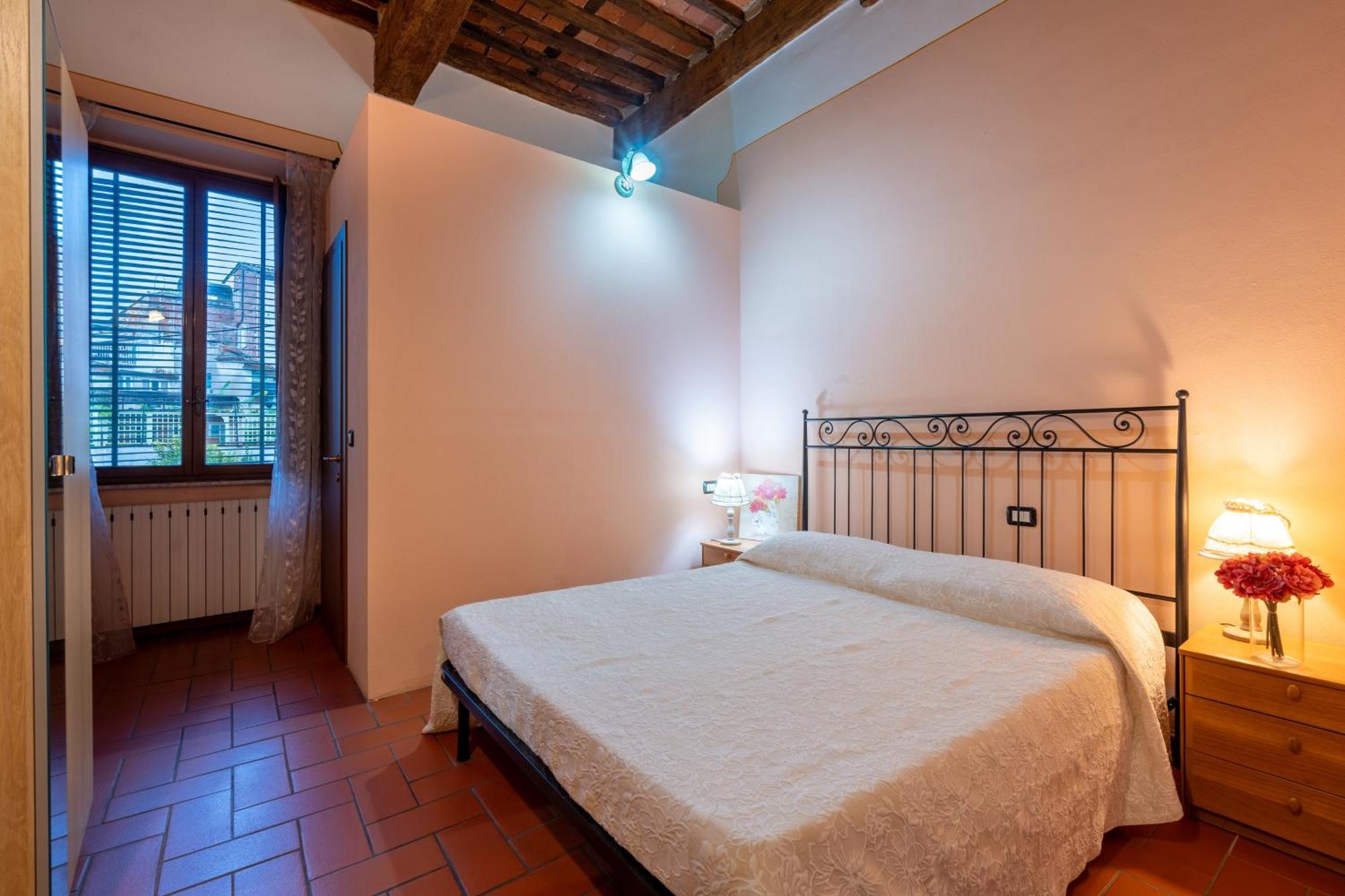 Apartment Anfiteatro Lucca Bagian luar foto